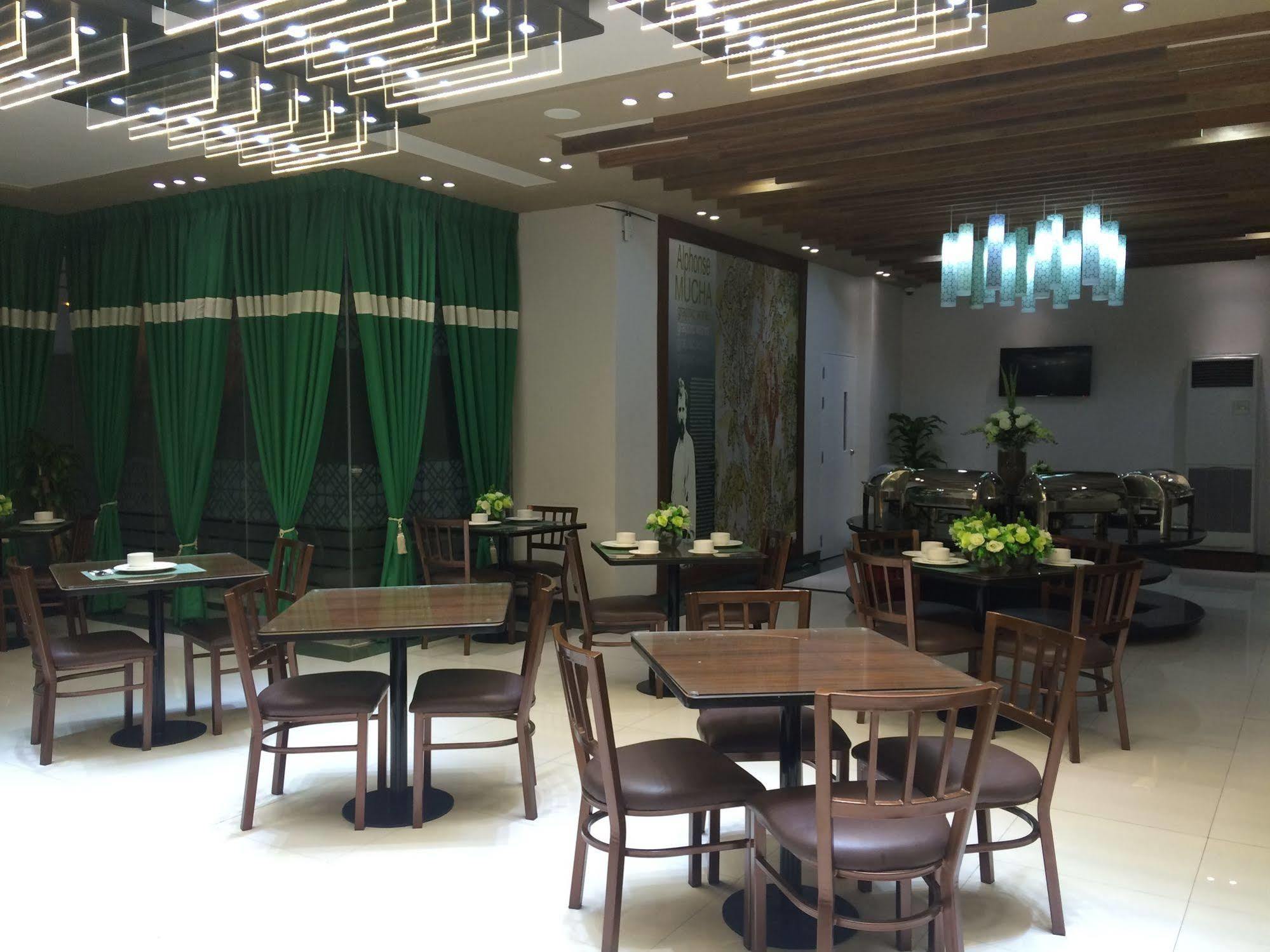 Eurotel Vivaldi Araneta Quezon City Exterior foto