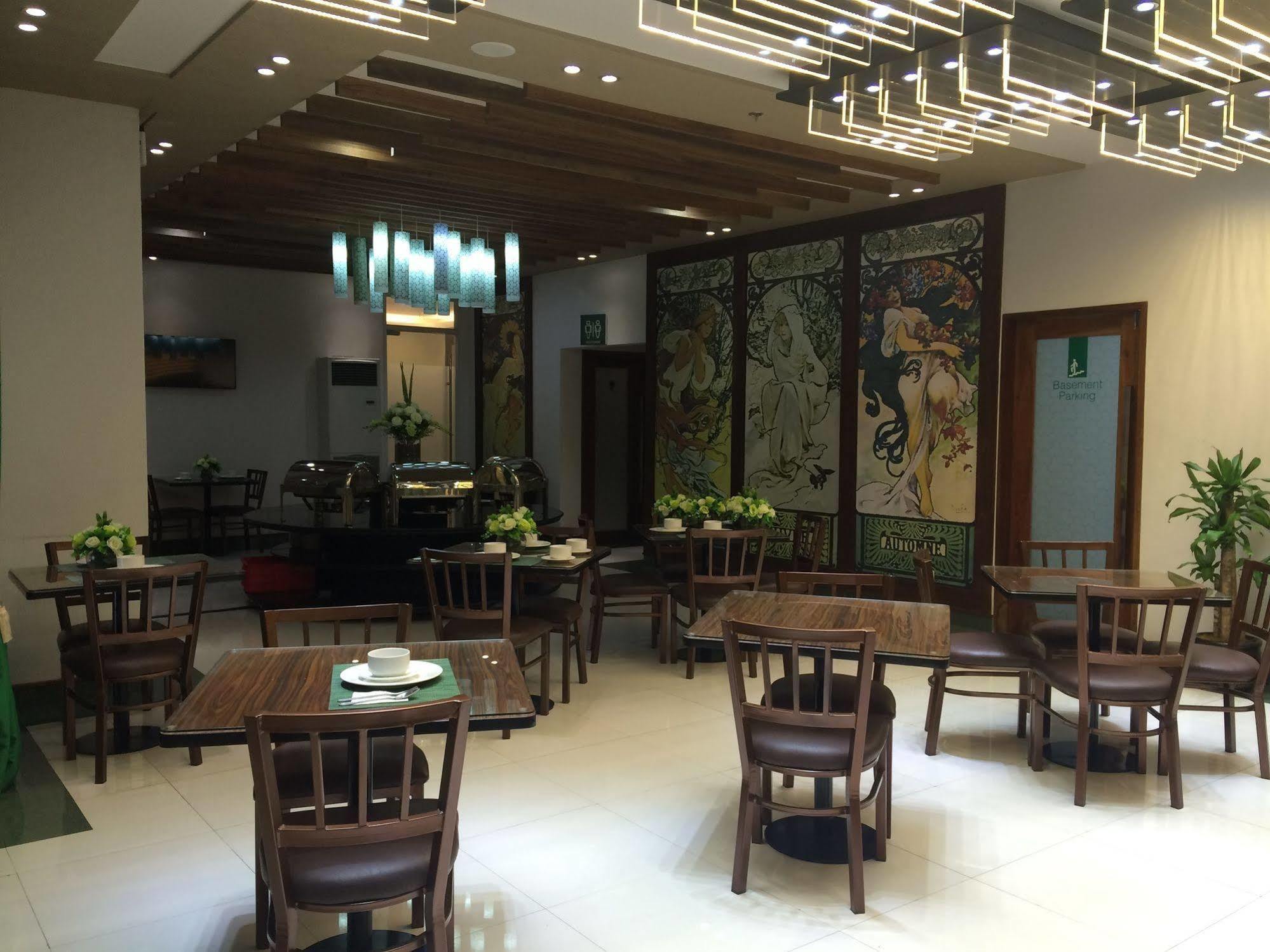 Eurotel Vivaldi Araneta Quezon City Exterior foto