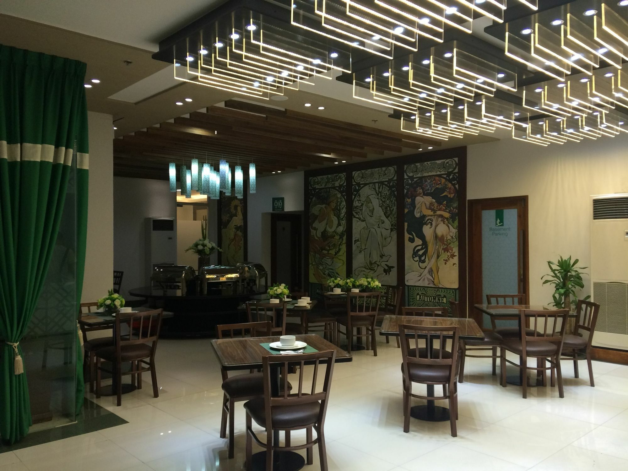 Eurotel Vivaldi Araneta Quezon City Exterior foto